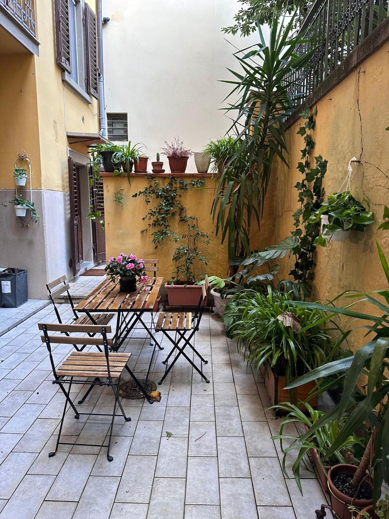 One-Bedroom Apartment With Patio Florens Exteriör bild