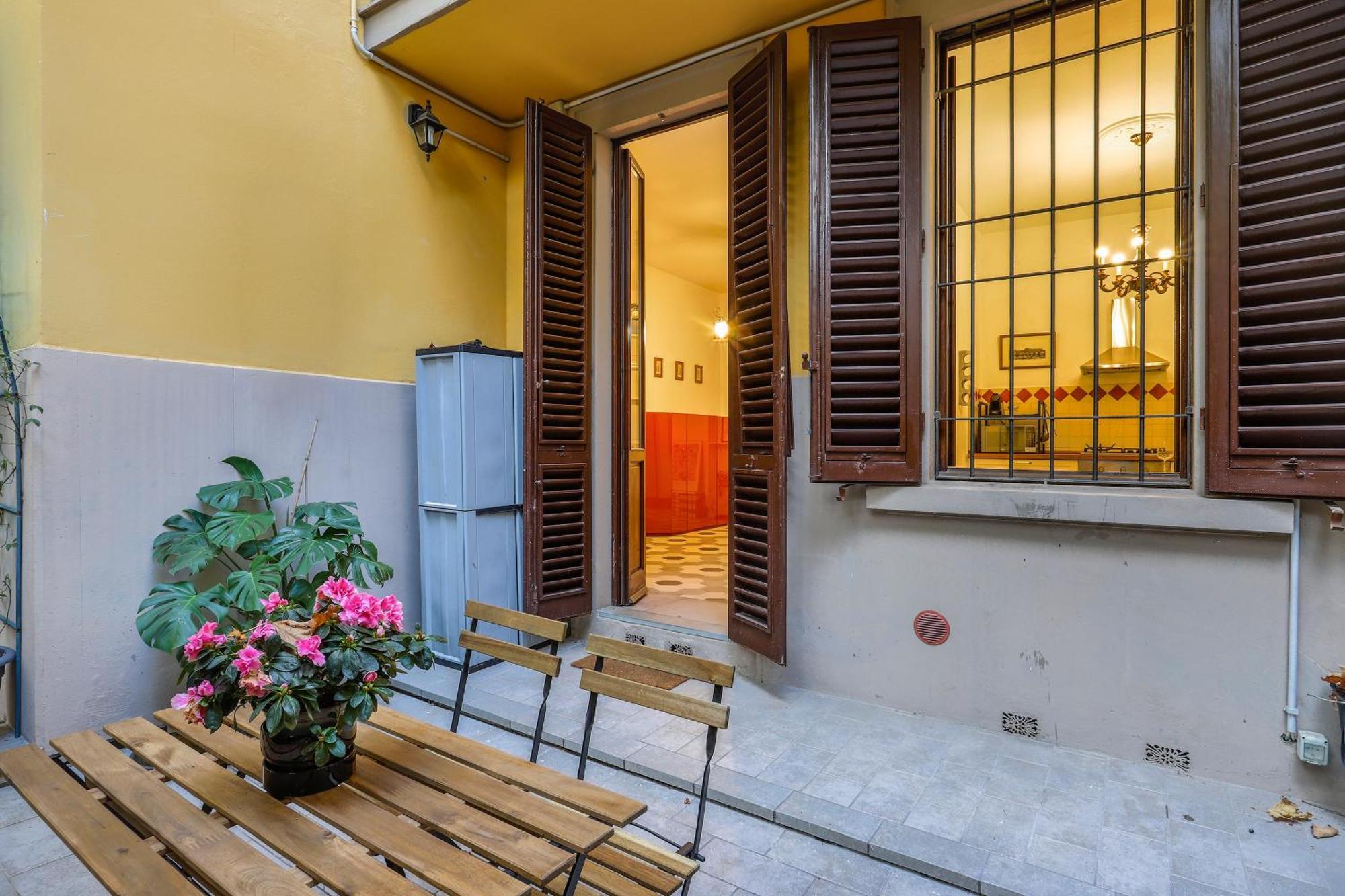 One-Bedroom Apartment With Patio Florens Exteriör bild